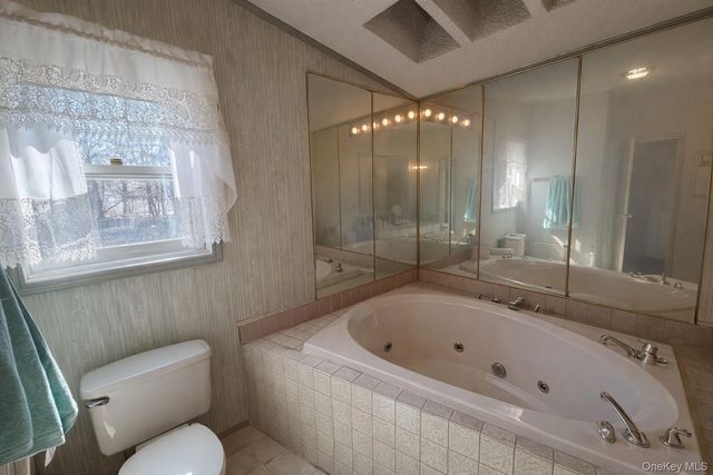 4 Mews Court, Holtsville, NY 11742