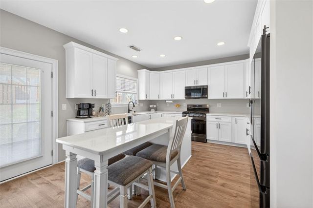 7899 Brass Lantern Drive, Flowery Branch, GA 30542