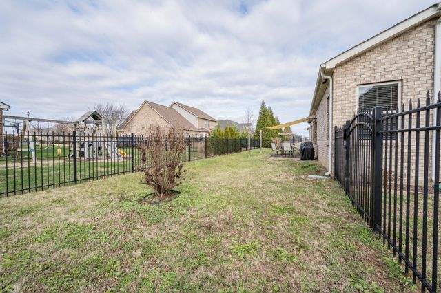 5111 General Eisenhower Dr, Murfreesboro, TN 37129