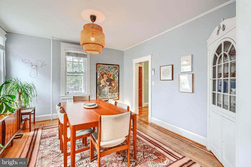 Image 11 of property listing at 5102 NORWOOD RD, Baltimore, MD 21212