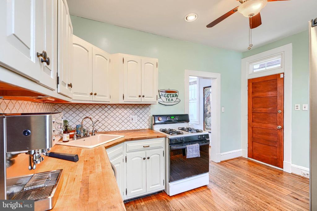 Image 15 of property listing at 5102 NORWOOD RD, Baltimore, MD 21212