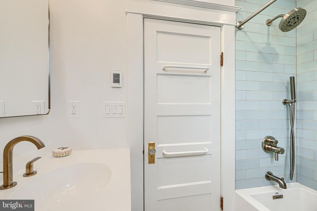 Image 19 of property listing at 5102 NORWOOD RD, Baltimore, MD 21212