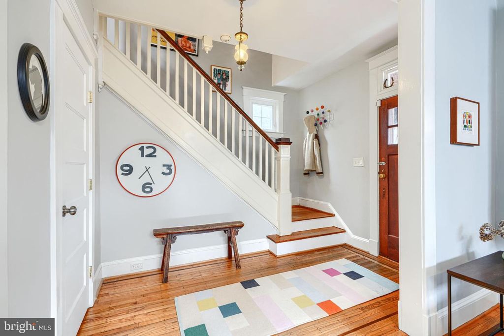 Image 3 of property listing at 5102 NORWOOD RD, Baltimore, MD 21212