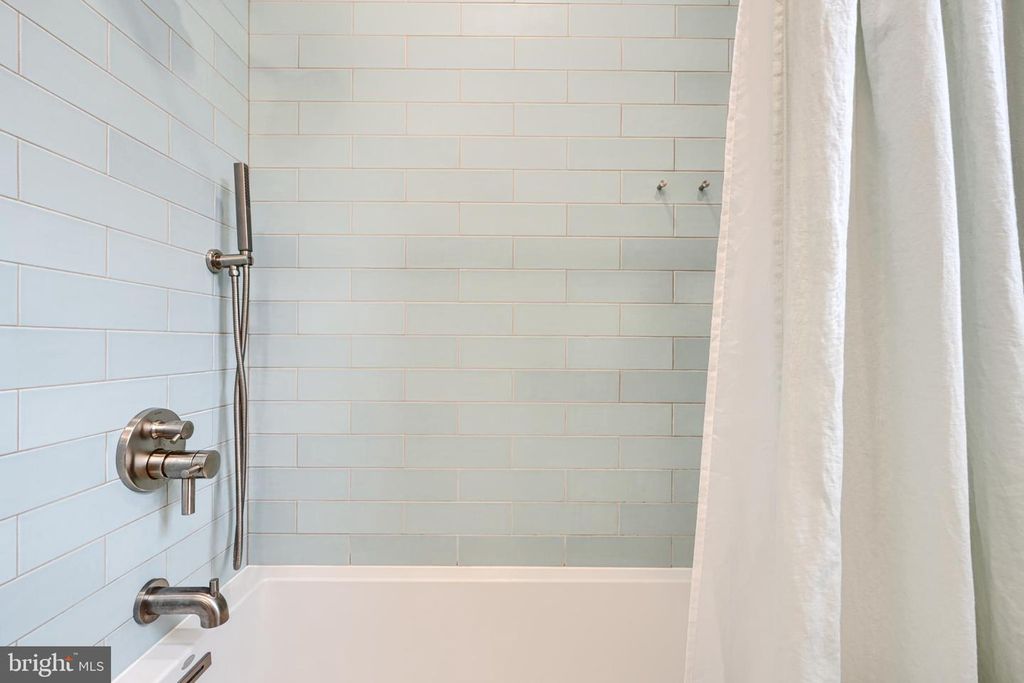 Image 21 of property listing at 5102 NORWOOD RD, Baltimore, MD 21212