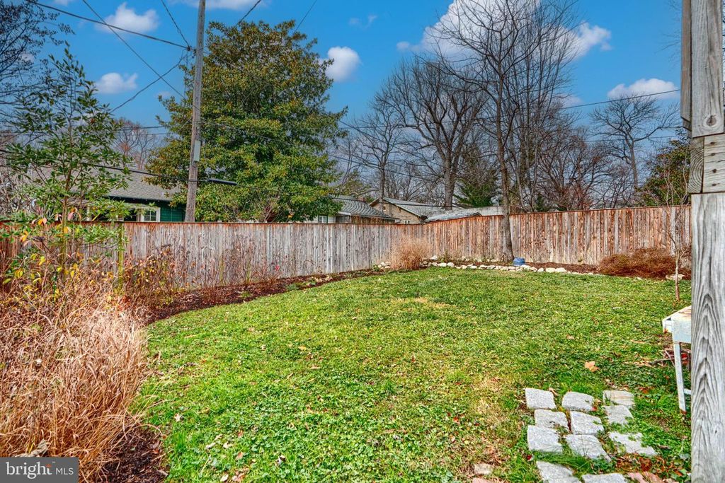 Image 40 of property listing at 5102 NORWOOD RD, Baltimore, MD 21212
