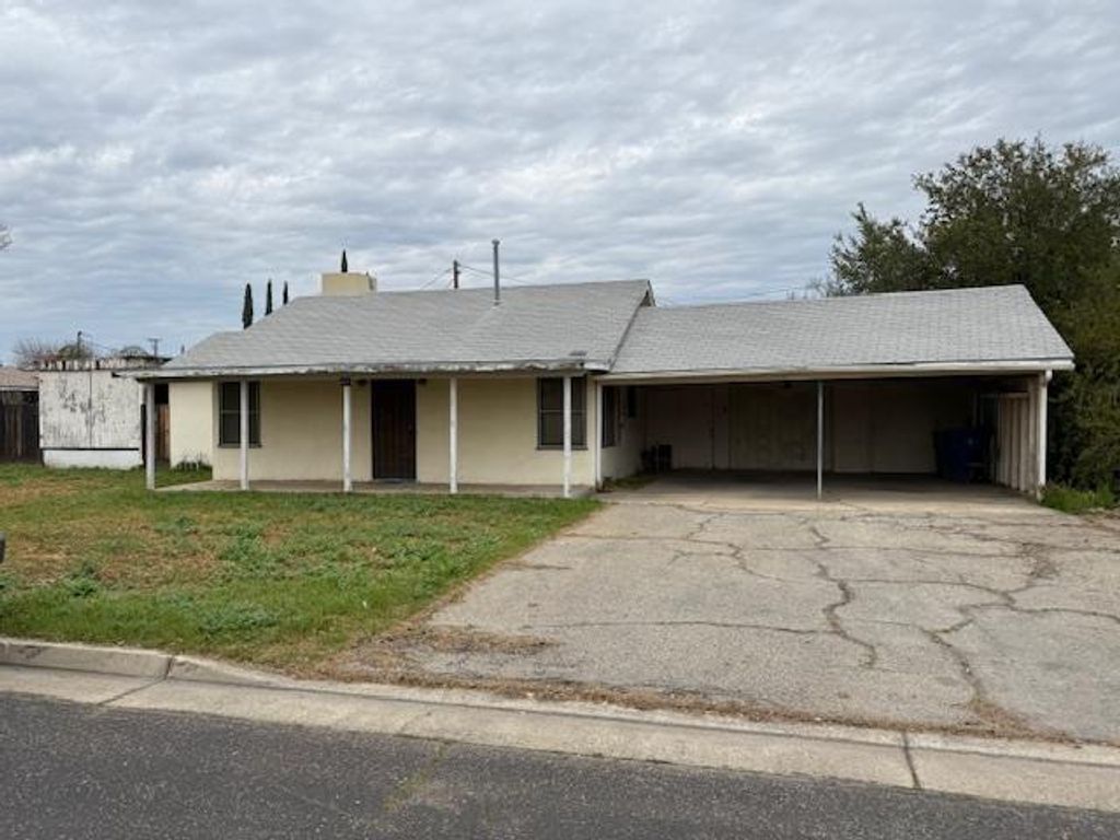 207 Howard Street, Clovis, CA 93612