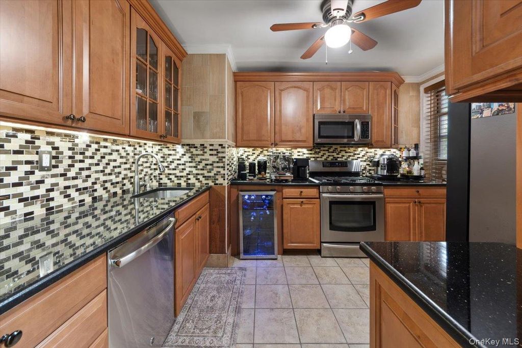 5 Sadore Lane 5P, Yonkers, NY 10710
