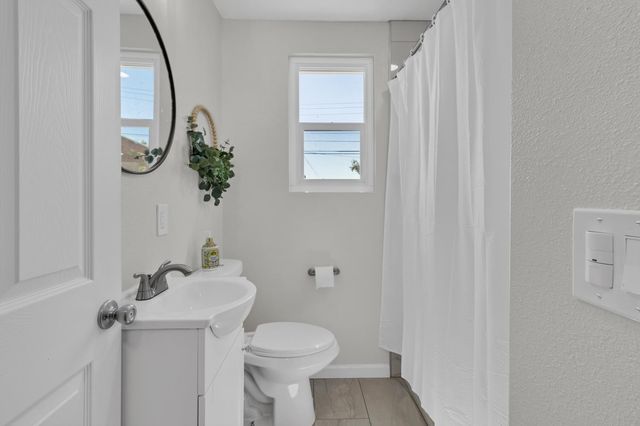 906 E 19th St, Marysville, CA 95901