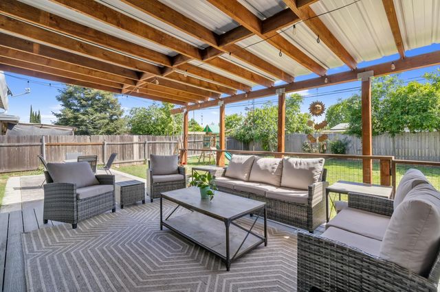 906 E 19th St, Marysville, CA 95901