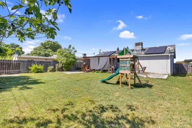 906 E 19th St, Marysville, CA 95901