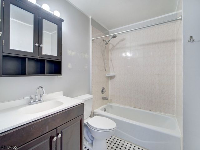 517 Clifton Ave, Clifton City, NJ 07011