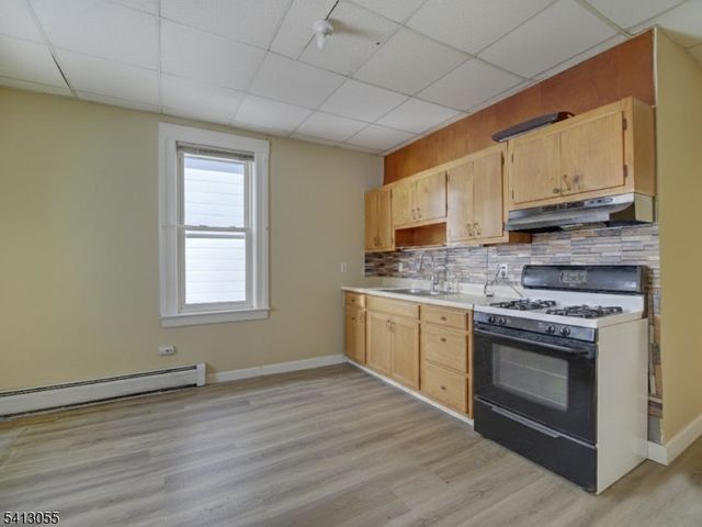 517 Clifton Ave, Clifton City, NJ 07011