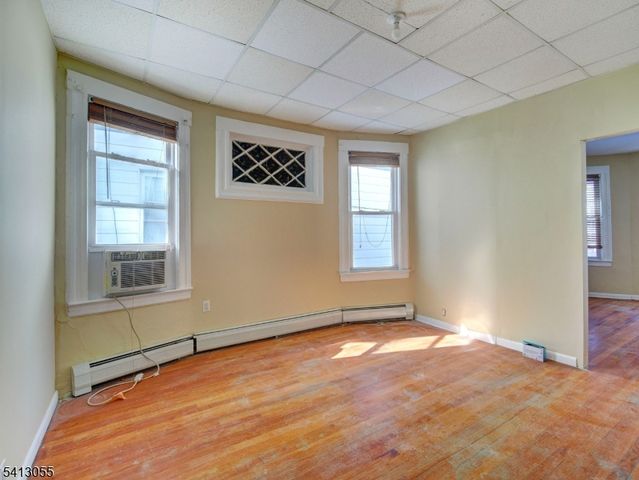 517 Clifton Ave, Clifton City, NJ 07011