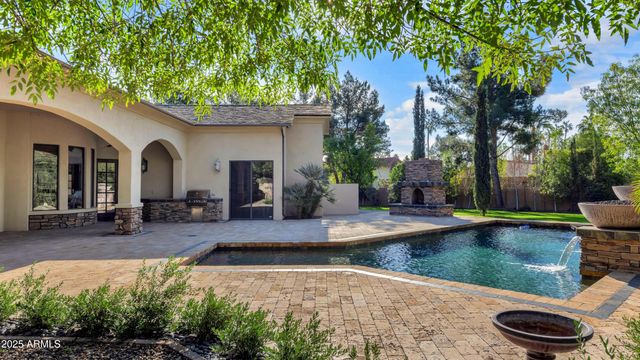 7233 E ROYAL PALM Road, Scottsdale, AZ 85258