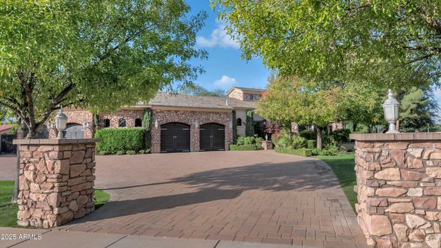 7233 E ROYAL PALM Road, Scottsdale, AZ 85258