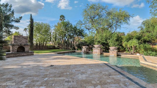 7233 E ROYAL PALM Road, Scottsdale, AZ 85258