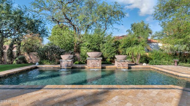 7233 E ROYAL PALM Road, Scottsdale, AZ 85258