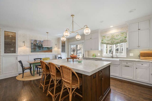 1211 Hinman Avenue, Evanston, IL 60202