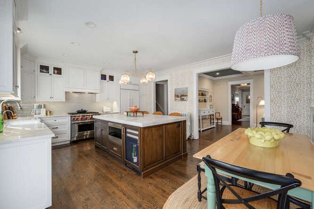 1211 Hinman Avenue, Evanston, IL 60202