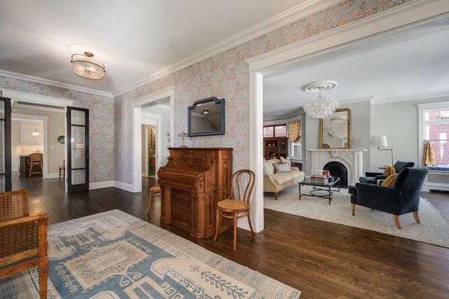 1211 Hinman Avenue, Evanston, IL 60202