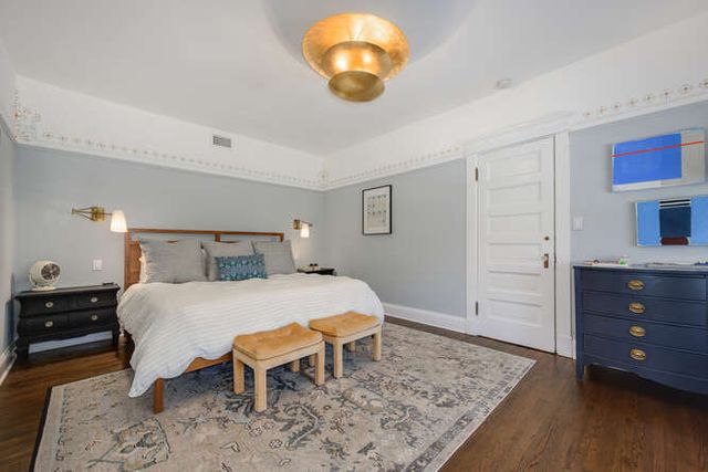 1211 Hinman Avenue, Evanston, IL 60202