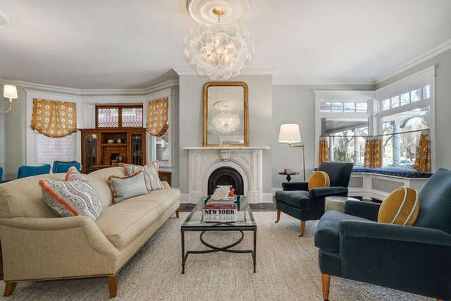 1211 Hinman Avenue, Evanston, IL 60202