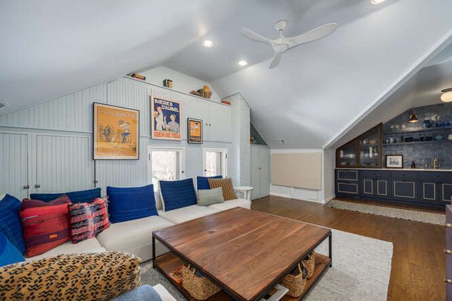 1211 Hinman Avenue, Evanston, IL 60202