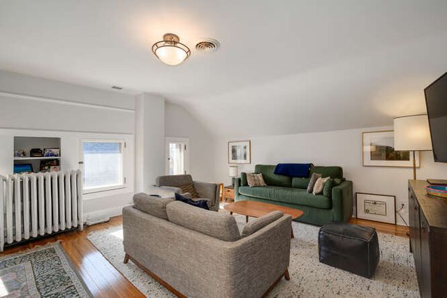 1211 Hinman Avenue, Evanston, IL 60202