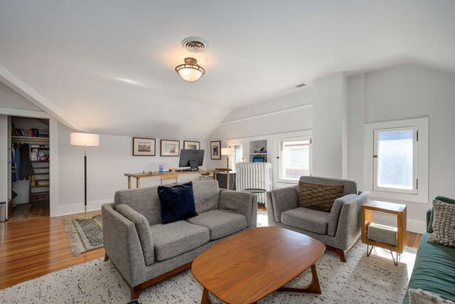 1211 Hinman Avenue, Evanston, IL 60202