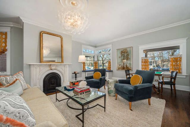 1211 Hinman Avenue, Evanston, IL 60202