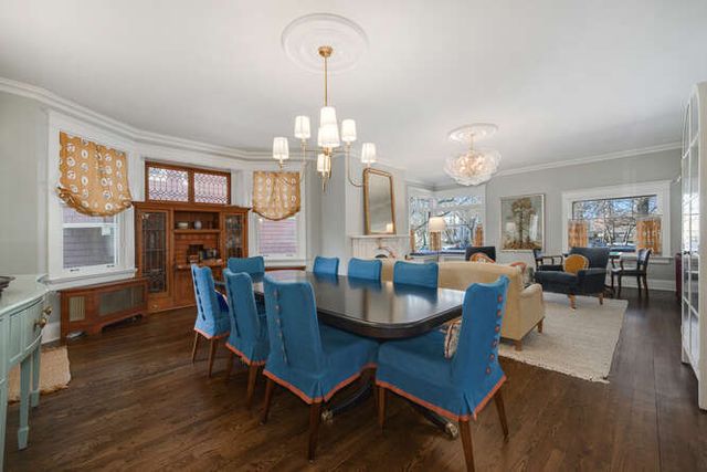 1211 Hinman Avenue, Evanston, IL 60202