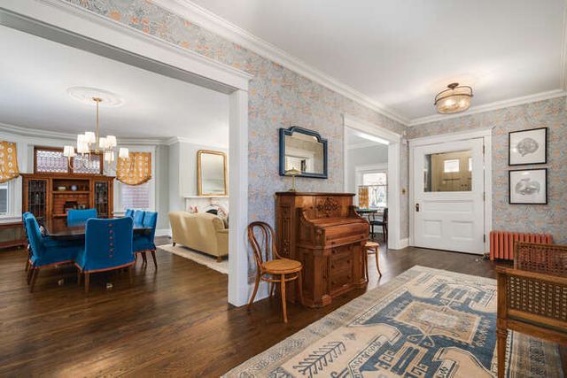 1211 Hinman Avenue, Evanston, IL 60202