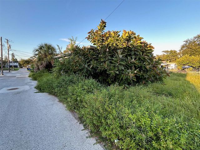 877 22ND AVENUE S, St Petersburg, FL 33705