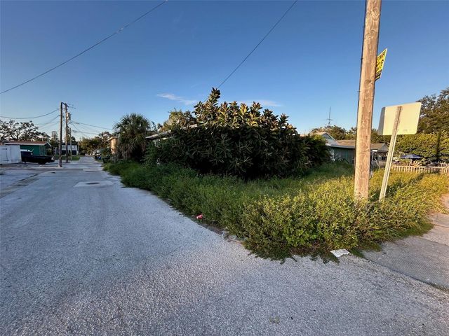 877 22ND AVENUE S, St Petersburg, FL 33705