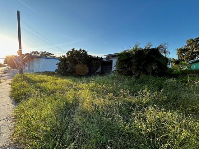 877 22ND AVENUE S, St Petersburg, FL 33705