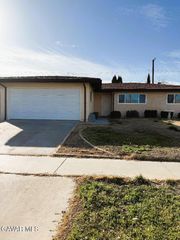45303 Lorimer Avenue, Lancaster, CA 93534