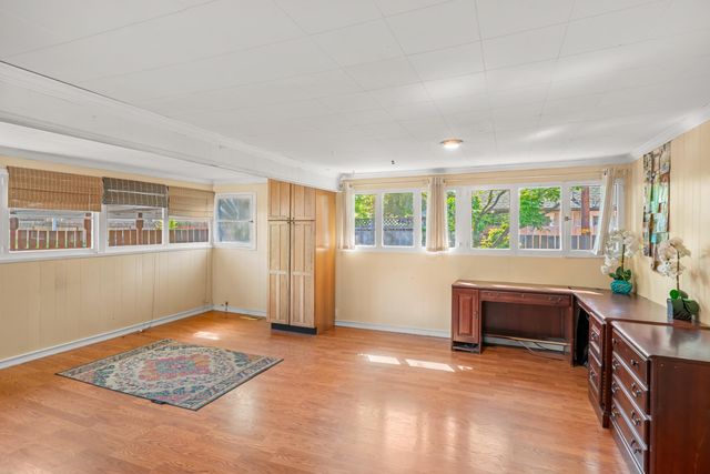 1028 E 11th Street, Medford, OR 97504