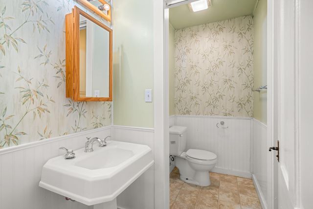 1028 E 11th Street, Medford, OR 97504