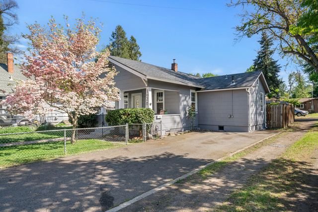 1028 E 11th Street, Medford, OR 97504