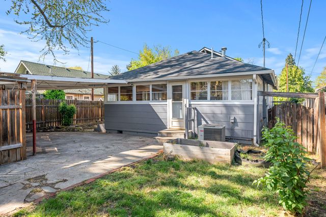 1028 E 11th Street, Medford, OR 97504