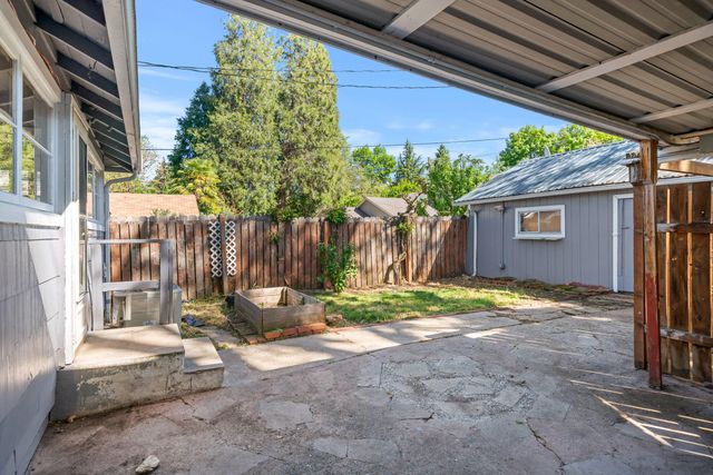 1028 E 11th Street, Medford, OR 97504