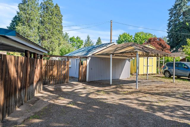 1028 E 11th Street, Medford, OR 97504