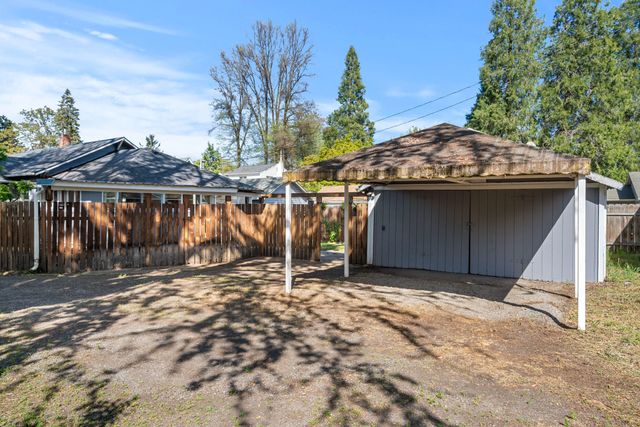 1028 E 11th Street, Medford, OR 97504