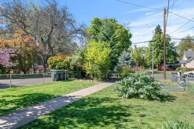 1028 E 11th Street, Medford, OR 97504