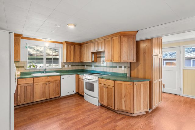 1028 E 11th Street, Medford, OR 97504