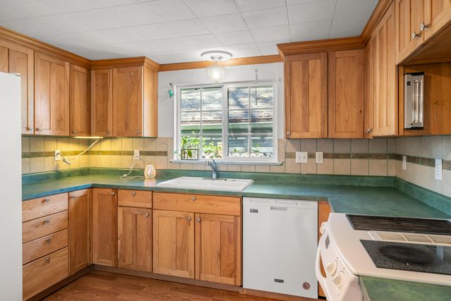 1028 E 11th Street, Medford, OR 97504