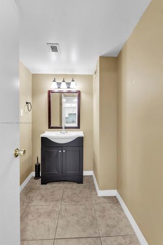 18011 Biscayne Blvd 903, Aventura, FL 33160