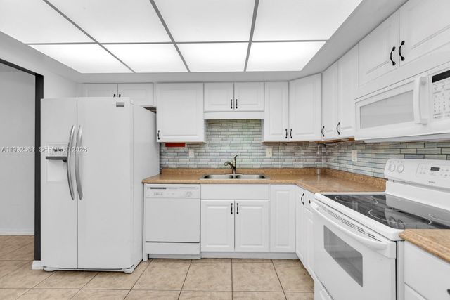 18011 Biscayne Blvd 903, Aventura, FL 33160