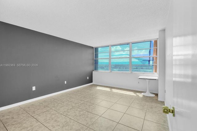 18011 Biscayne Blvd 903, Aventura, FL 33160