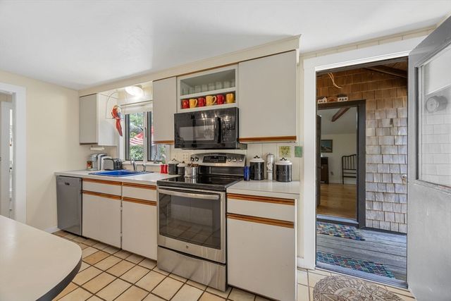 2 Brettwood Rd, Harwich, MA 02645